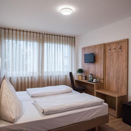 Hotel Leo เอกเกนชไตน์-เลโอโพลด์สฮาเฟน ภายนอก รูปภาพ