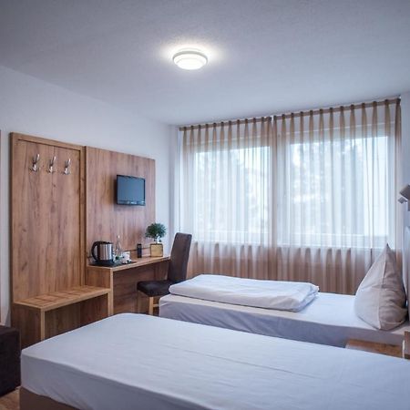Hotel Leo เอกเกนชไตน์-เลโอโพลด์สฮาเฟน ภายนอก รูปภาพ