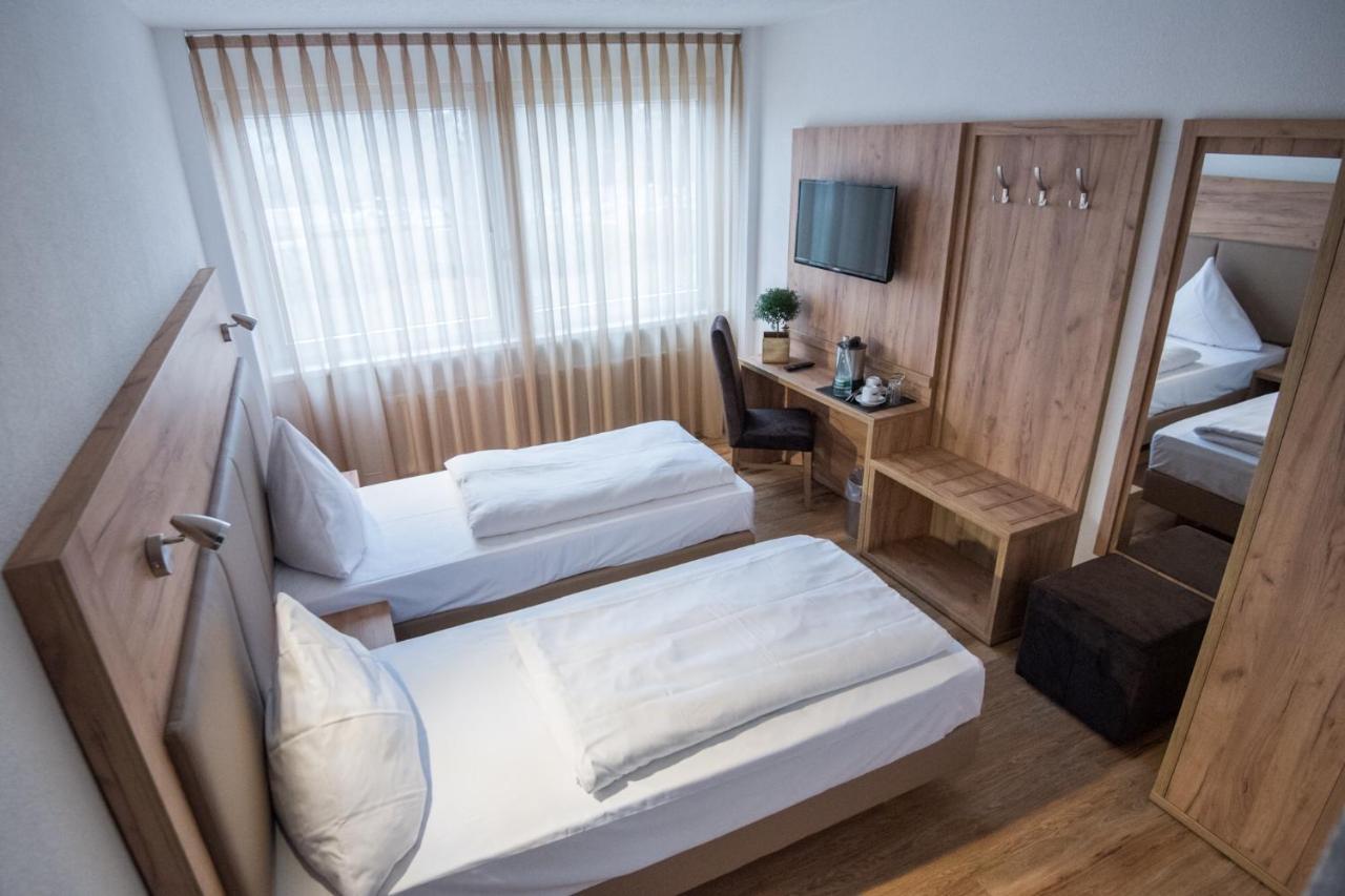 Hotel Leo เอกเกนชไตน์-เลโอโพลด์สฮาเฟน ภายนอก รูปภาพ